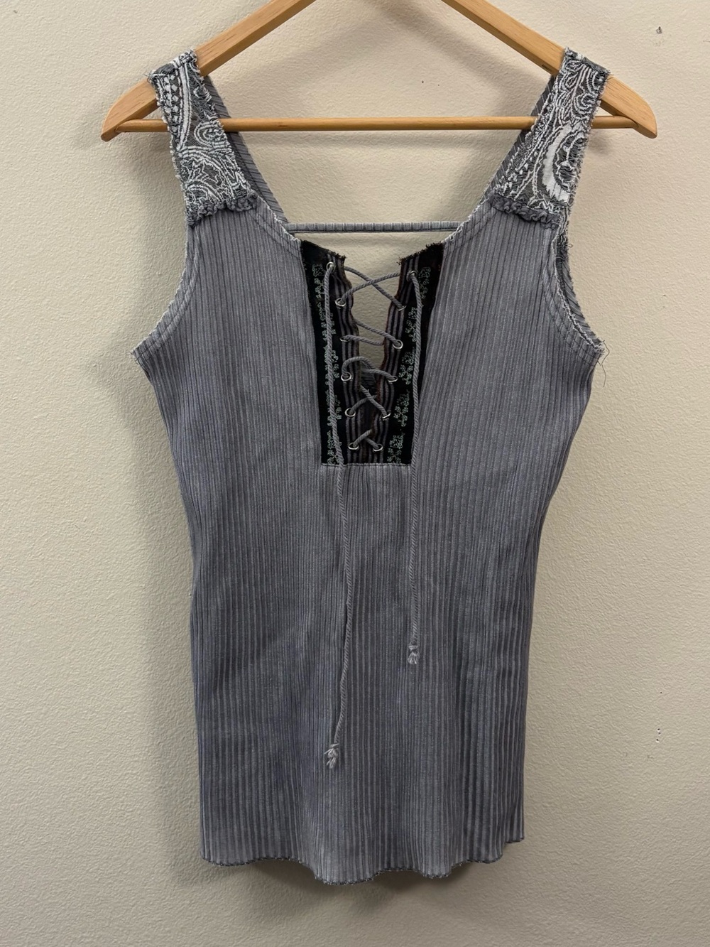 Gimmicks by BKE gray ribbed tank top women’s M fairycore grunge renaissance chic